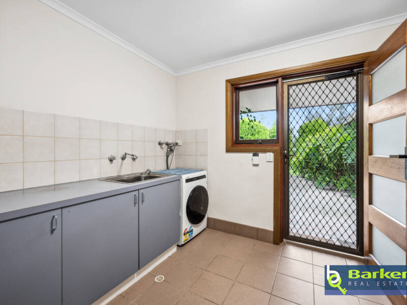 34 Austin Crescent, COCKATOO VALLEY, SA 5351 AUS