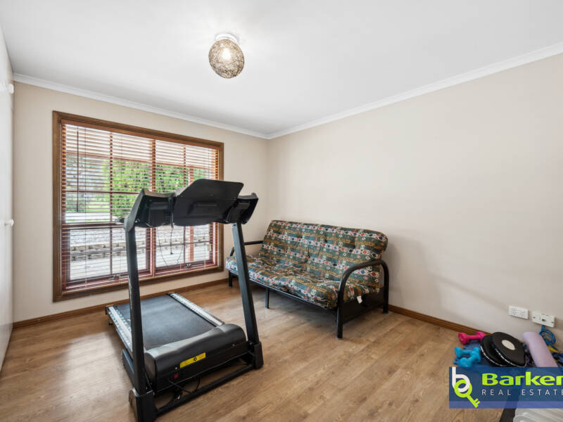 34 Austin Crescent, COCKATOO VALLEY, SA 5351 AUS
