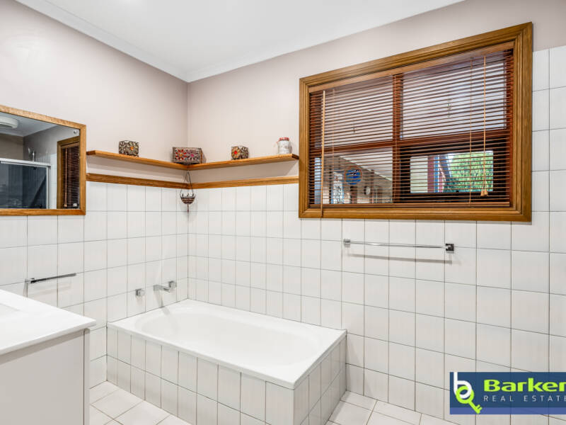 34 Austin Crescent, COCKATOO VALLEY, SA 5351 AUS