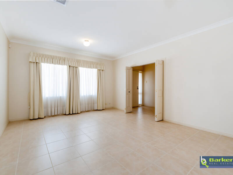 32 Traminer Drive, ANGLE VALE, SA 5117 AUS
