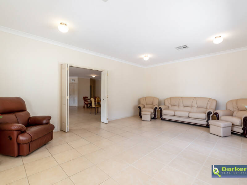 32 Traminer Drive, ANGLE VALE, SA 5117 AUS