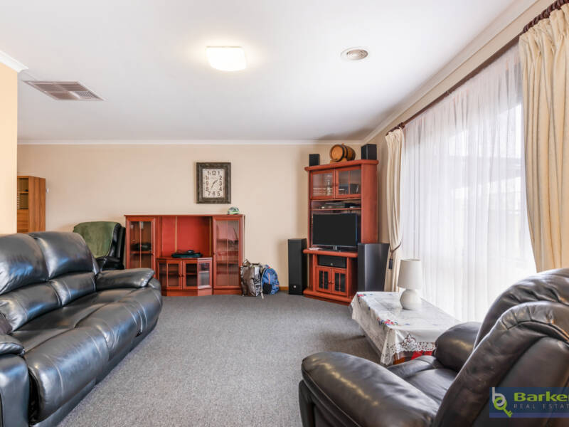 27 Nicholls Crescent, BURTON, SA 5110 AUS