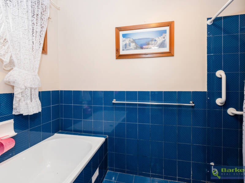 27 Nicholls Crescent, BURTON, SA 5110 AUS