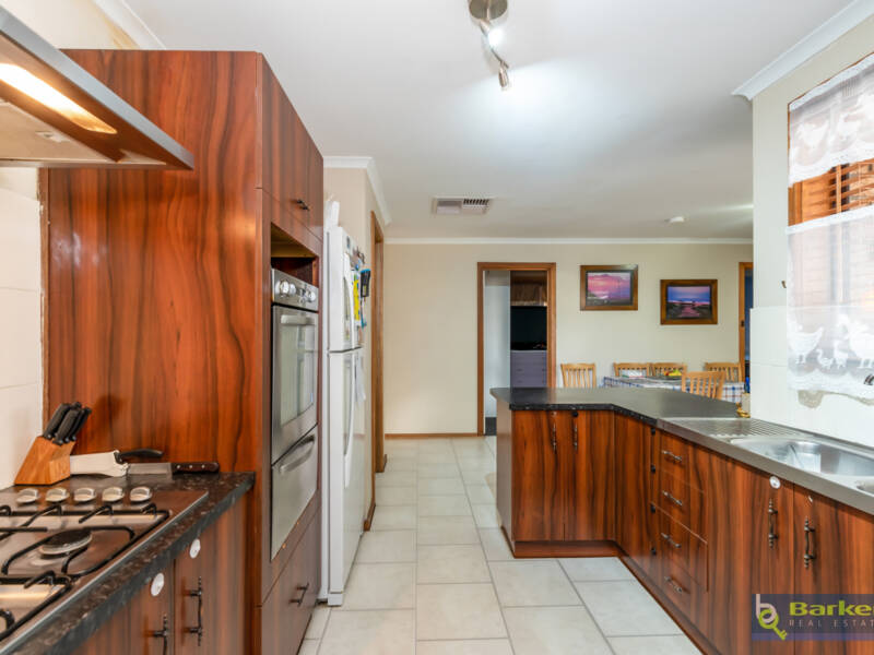27 Nicholls Crescent, BURTON, SA 5110 AUS