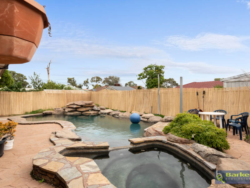 27 Nicholls Crescent, BURTON, SA 5110 AUS
