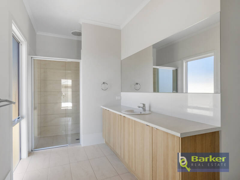 10 South Street, HAMLEY BRIDGE, SA 5401 AUS