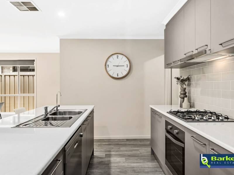 19 Geoff Road, MUNNO PARA WEST, SA 5115 AUS