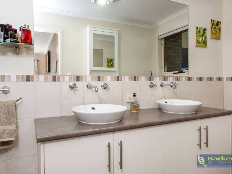 33 Thompson Circuit, EVANSTON PARK, SA 5116 AUS