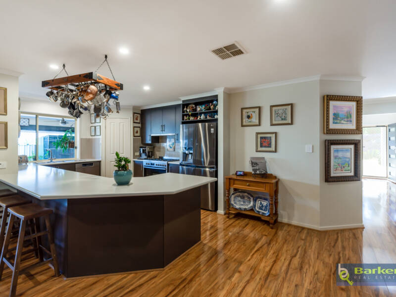 33 Thompson Circuit, EVANSTON PARK, SA 5116 AUS