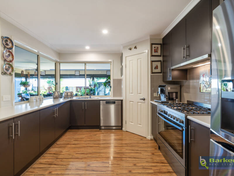 33 Thompson Circuit, EVANSTON PARK, SA 5116 AUS