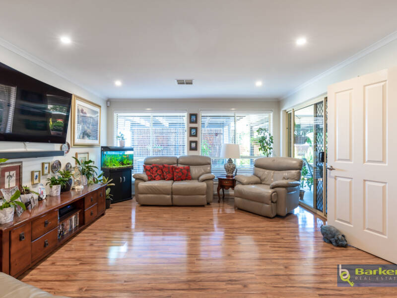 33 Thompson Circuit, EVANSTON PARK, SA 5116 AUS