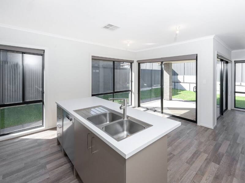 14 Pedlar Close, BLAKEVIEW, SA 5114 AUS