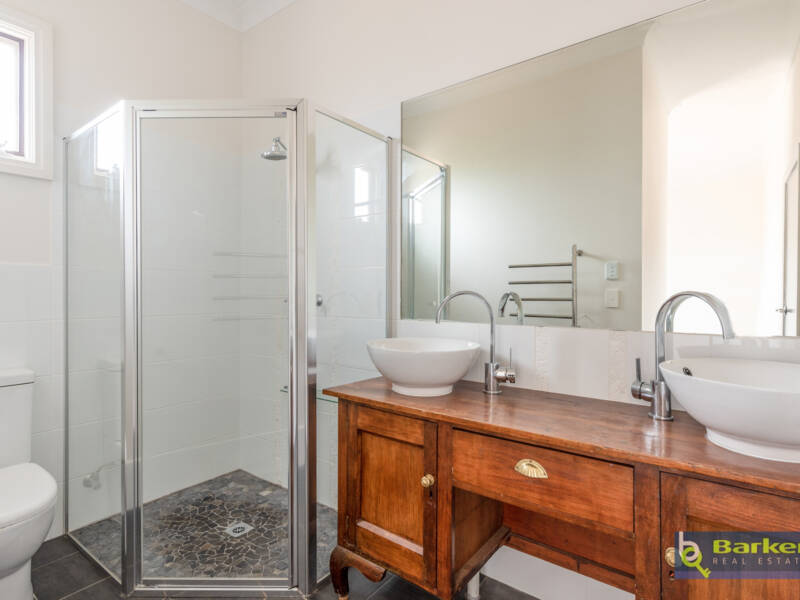 16 Baker Road, HAMLEY BRIDGE, SA 5401 AUS