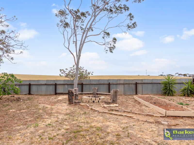 16 Baker Road, HAMLEY BRIDGE, SA 5401 AUS