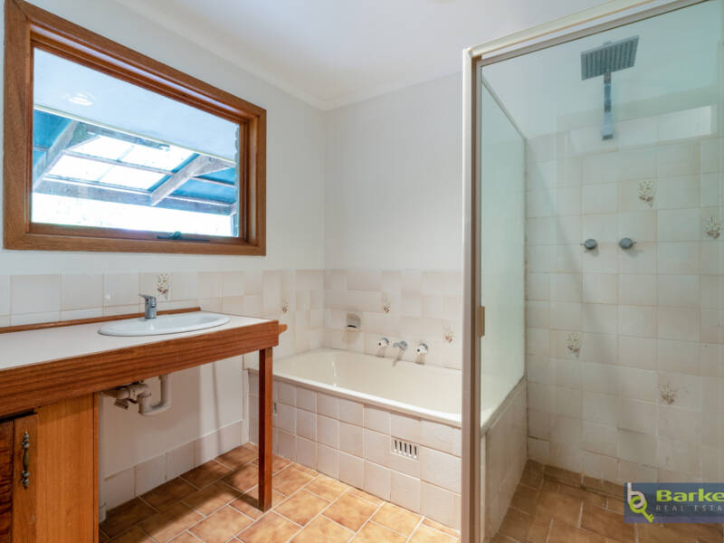 61 Yettie Road, WILLIAMSTOWN, SA 5351 AUS