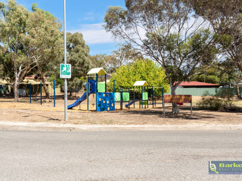 61 Yettie Road, WILLIAMSTOWN, SA 5351 AUS