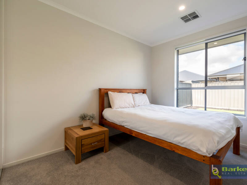 15 Alex Street, ANGLE VALE, SA 5117 AUS