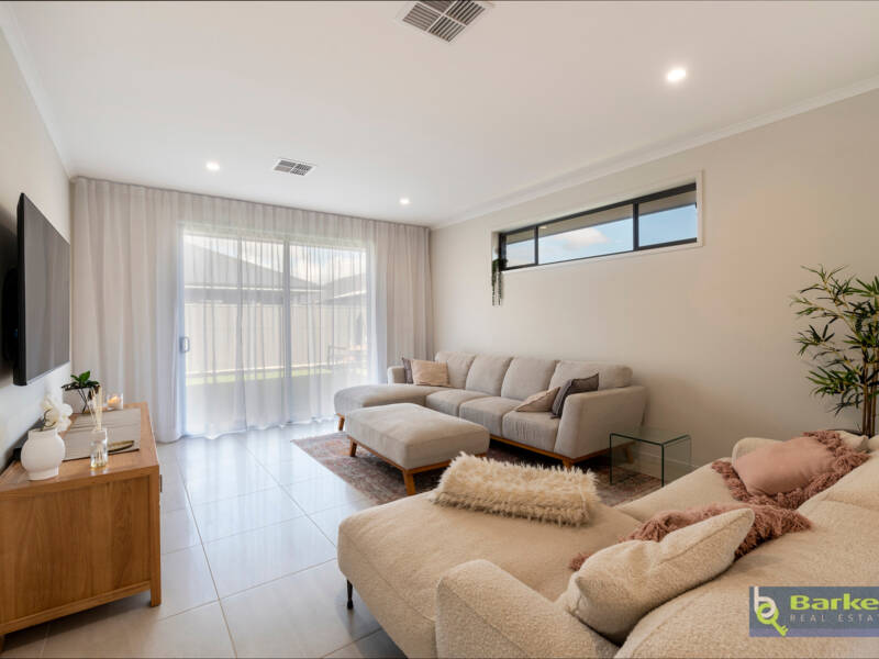 15 Alex Street, ANGLE VALE, SA 5117 AUS
