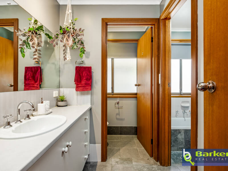 4 Baldina Crescent, CRAIGMORE, SA 5114 AUS